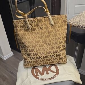 MICHAEL KORS Signature Canvas Jet Set Large Tote!